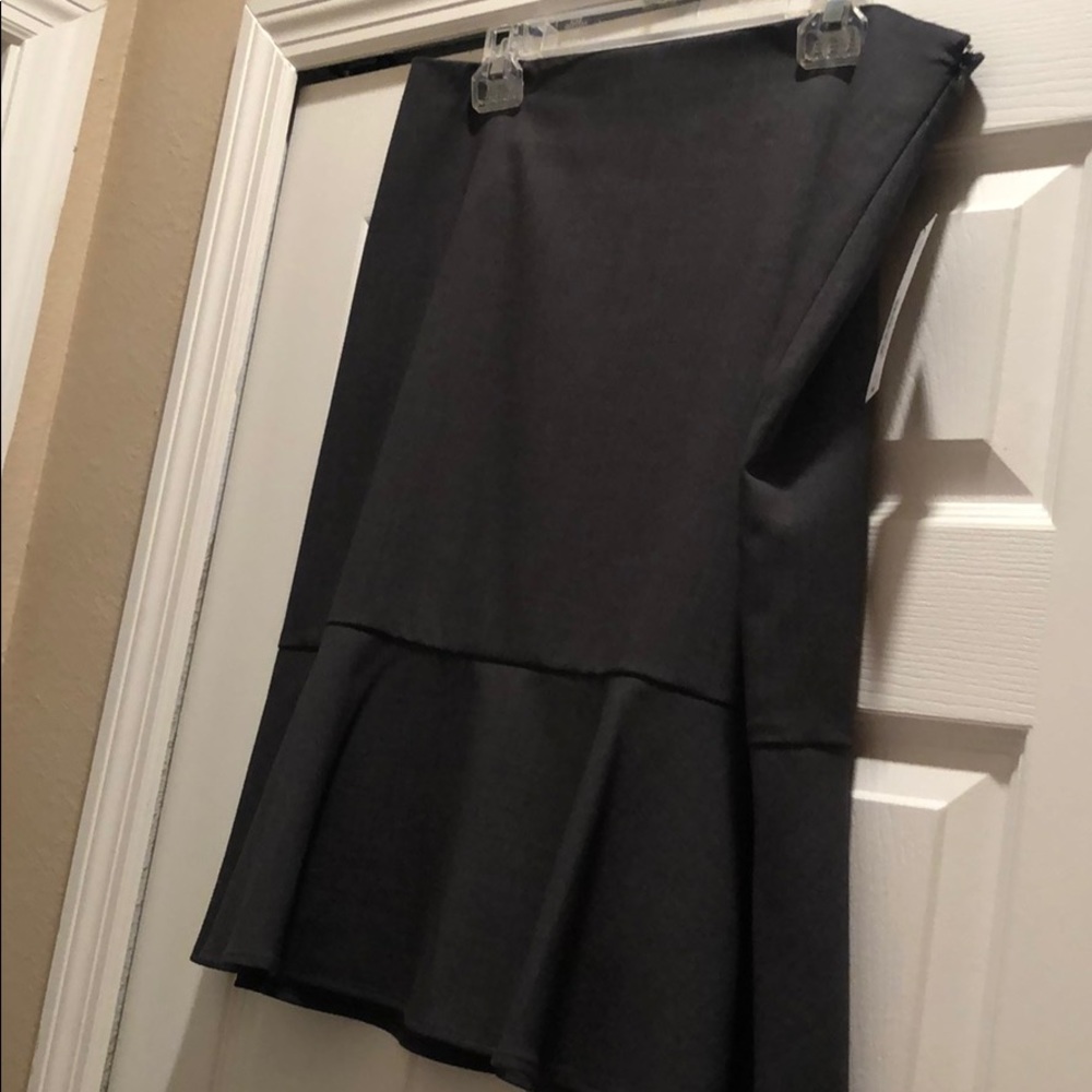 Gray pencil skirt with ruffle